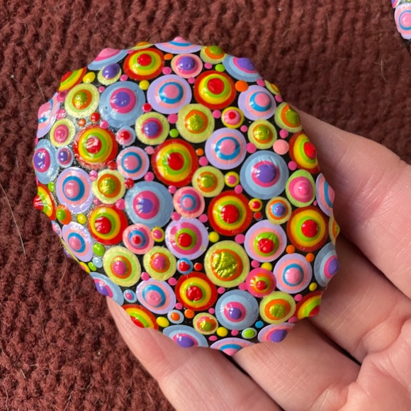 Vibrant Dot Art hand painted smooth river stones - set of 2 - Picture 4 of 8